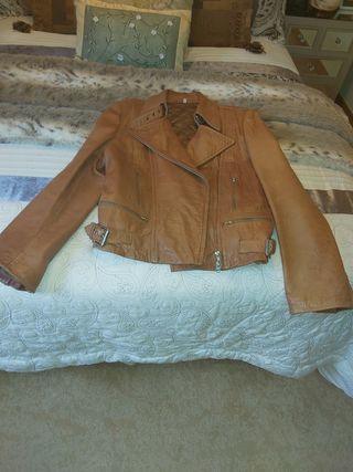 Cazadora de piel..