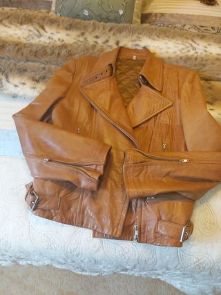 Cazadora de piel..