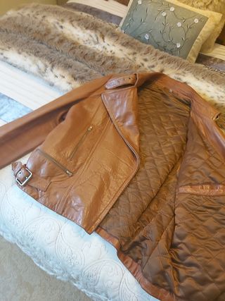 Cazadora de piel..