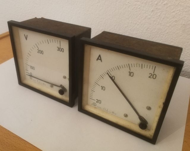 Voltímetro y Amperímetro analógicos