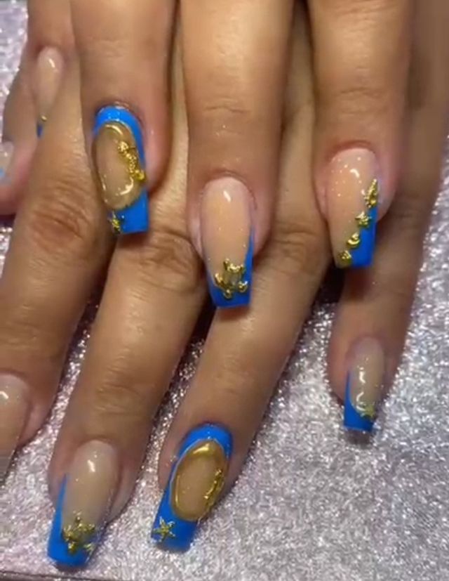 uñas acrilicas y esmaltadas  y semipermanentes