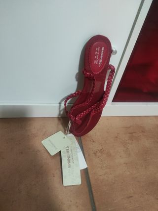 Zapatos rojos tipo sandalia