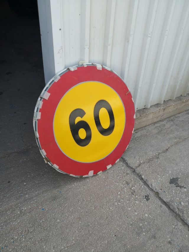 Señal de tráfico 60