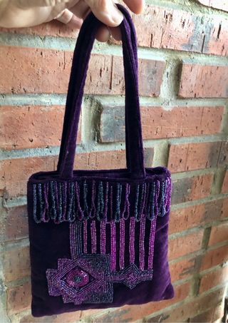 Bolso pequeño de terciopelo con piedras 