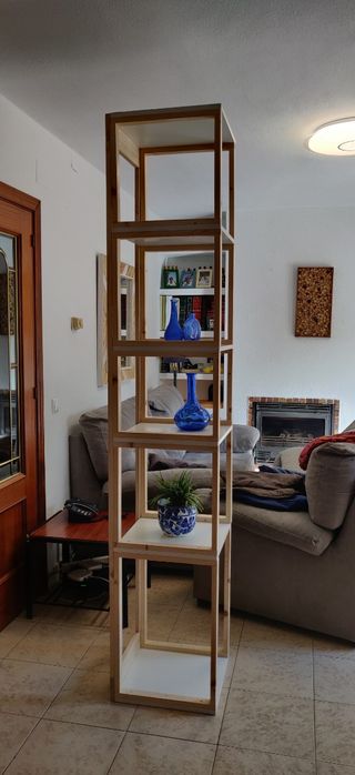 THORHILDUR: Estantería nórdica