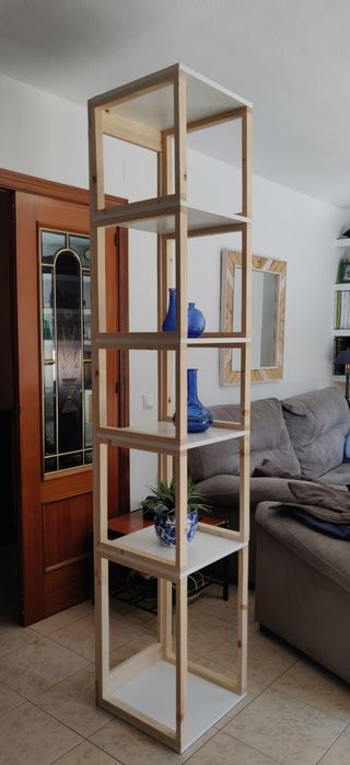 THORHILDUR: Estantería nórdica