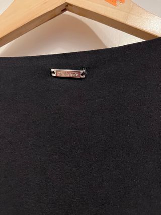camiseta Calvin Klein con detalle en cuello