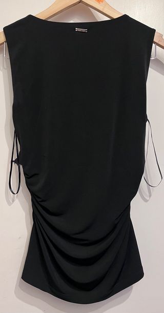 camiseta Calvin Klein con detalle en cuello