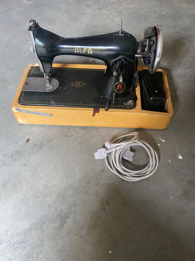 maquina de coser Alfa 