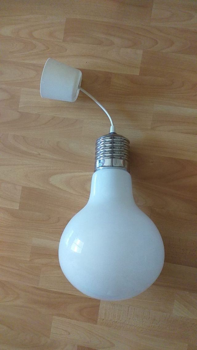 Lámpara en forma bombila