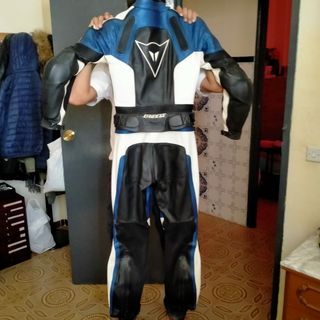 ropa completa moto Dainese