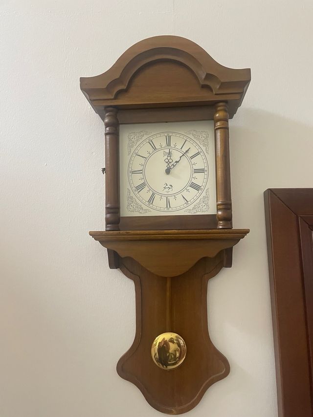 relojes de pared en madera