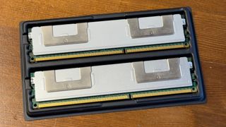 RAM  16GB 4Rx4 PC3 8500R 2 unidades