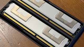 RAM  16GB 4Rx4 PC3 8500R 2 unidades