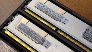 RAM  16GB 4Rx4 PC3 8500R 2 unidades