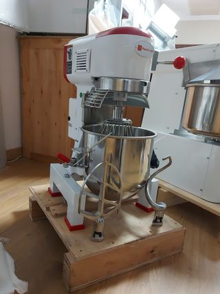 BATIDORA PLANETARIA DE 10 LITROS