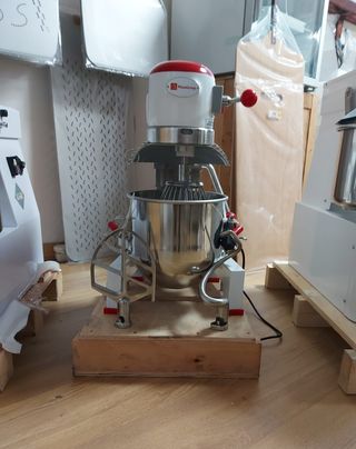 BATIDORA PLANETARIA DE 10 LITROS