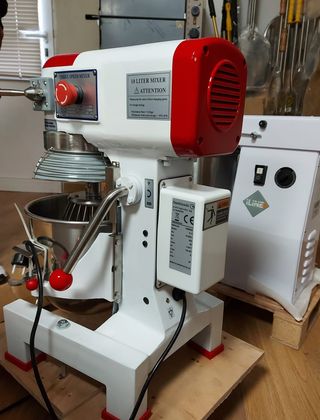 BATIDORA PLANETARIA DE 10 LITROS