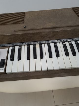 Piano juguete años 70
