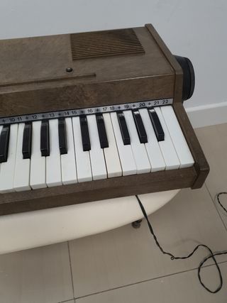 Piano juguete años 70
