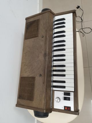 Piano juguete años 70
