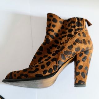 ZARA BOTINES DE TACON EN CUERO DISEÑO LEOPARDO T39