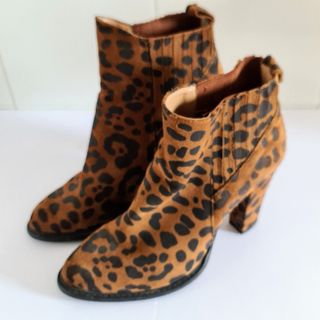 ZARA BOTINES DE TACON EN CUERO DISEÑO LEOPARDO T39