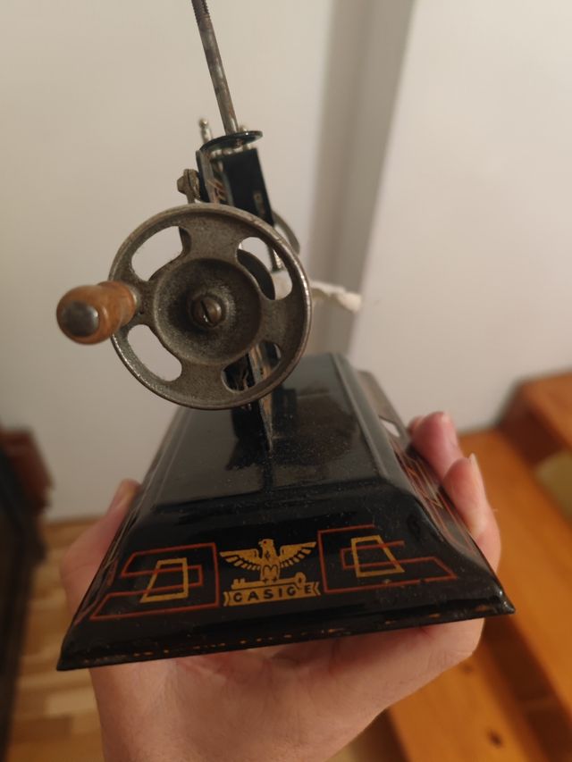 Maquina de coser de juguete