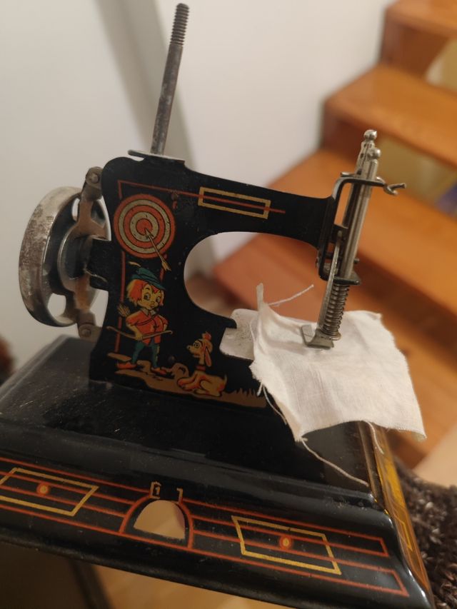 Maquina de coser de juguete