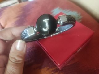 PULSERA MACIZA GRUESA CUERO DE HOMBRE LETRA J