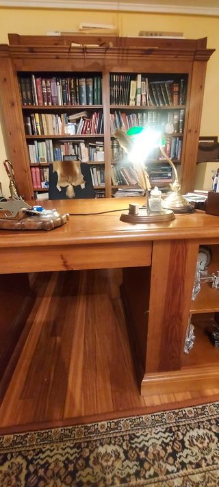 Libreria y mesa de despacho