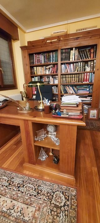 Libreria y mesa de despacho