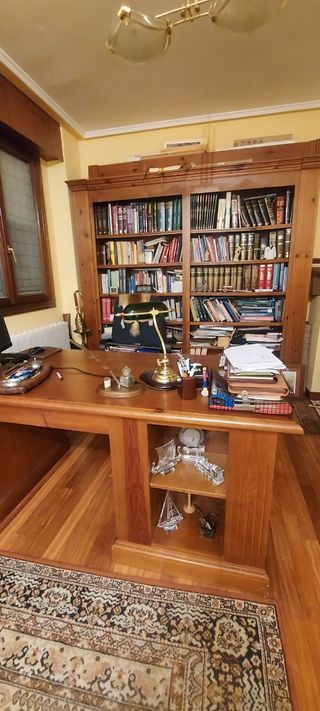Libreria y mesa de despacho