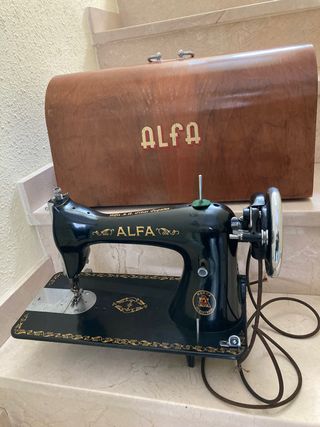 máquina de coser antigua Alfa