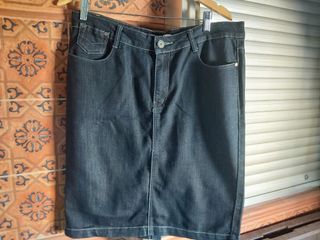 Falda vaquera  azul oscuro talla 46 
