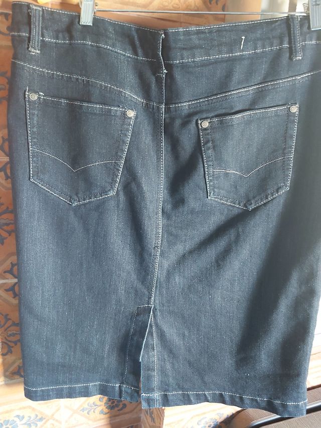 Falda vaquera  azul oscuro talla 46