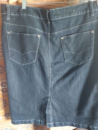 Falda vaquera  azul oscuro talla 46 