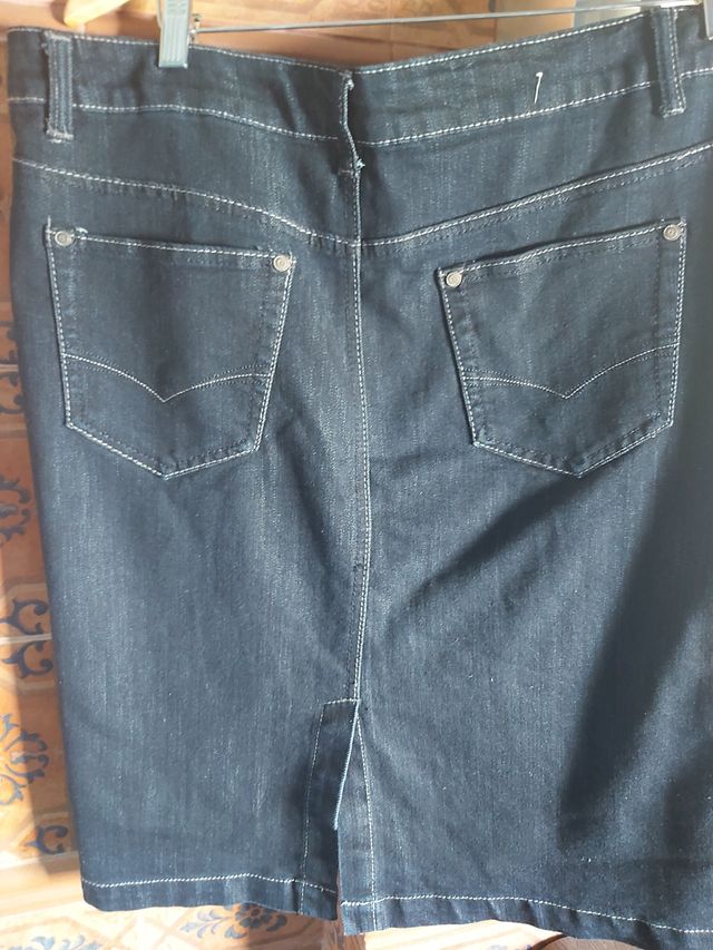 Falda vaquera  azul oscuro talla 46