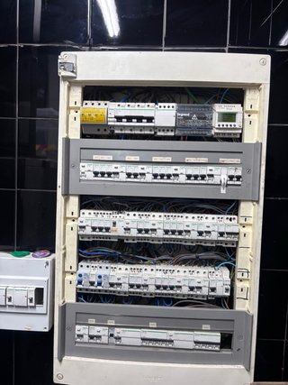 ELECTRICISTA INSTALADOR