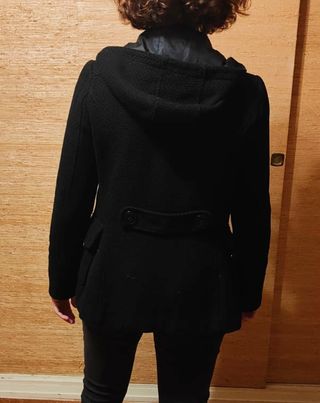 Abrigo negro Zara