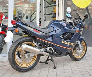 SUZUKI GSX 600F