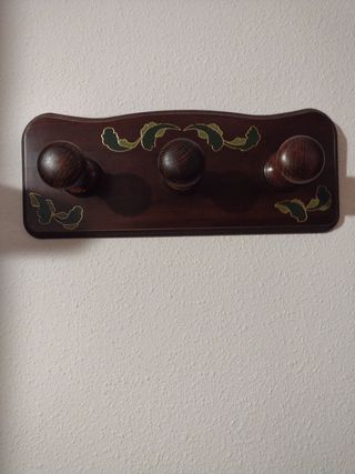 Perchero colgar madera.