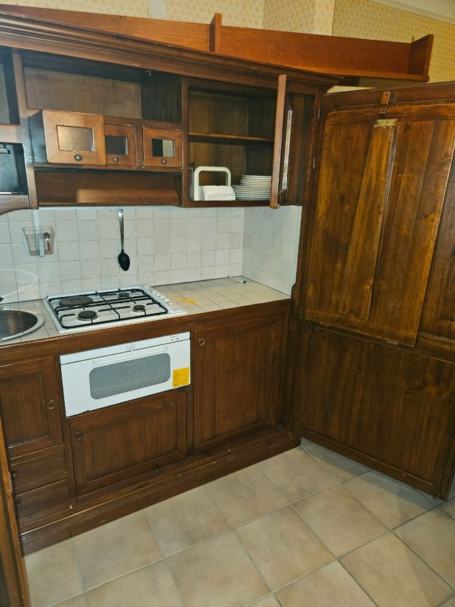 Cucina in legno, stile armadio