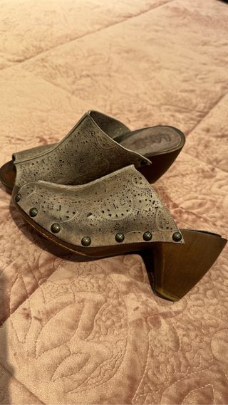 zuecos con poco tacón