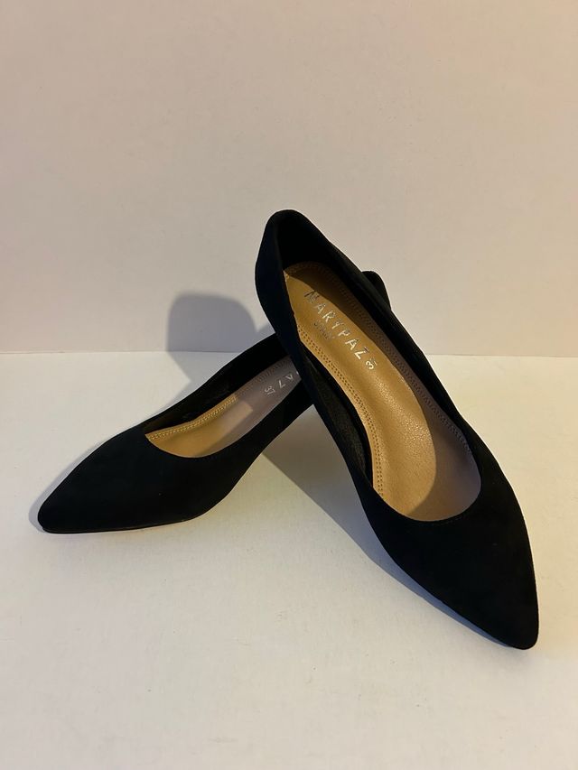 Salón negro, talla 37.