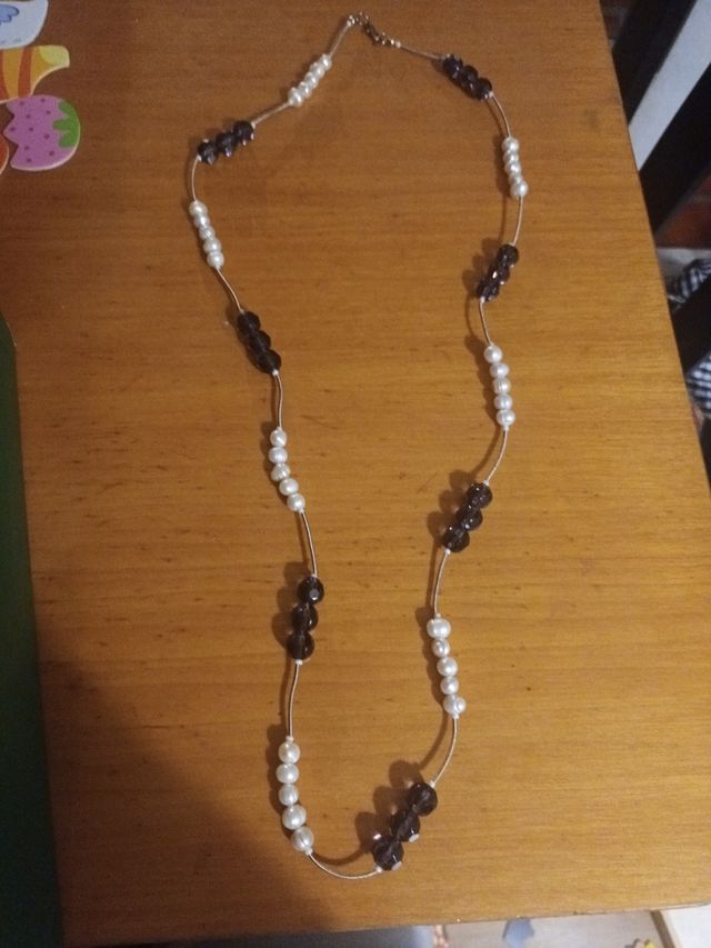 Collar con perlas del río