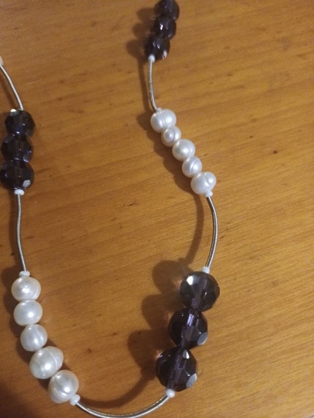 Collar con perlas del río