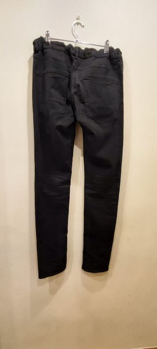 Pantalón niño Kiabi talla M 