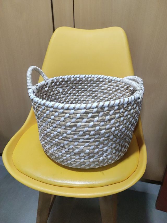 Cestino in vimini.