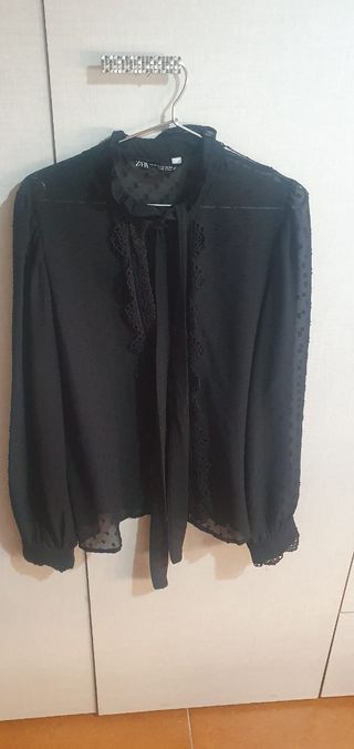 Camisa negra de Zara 